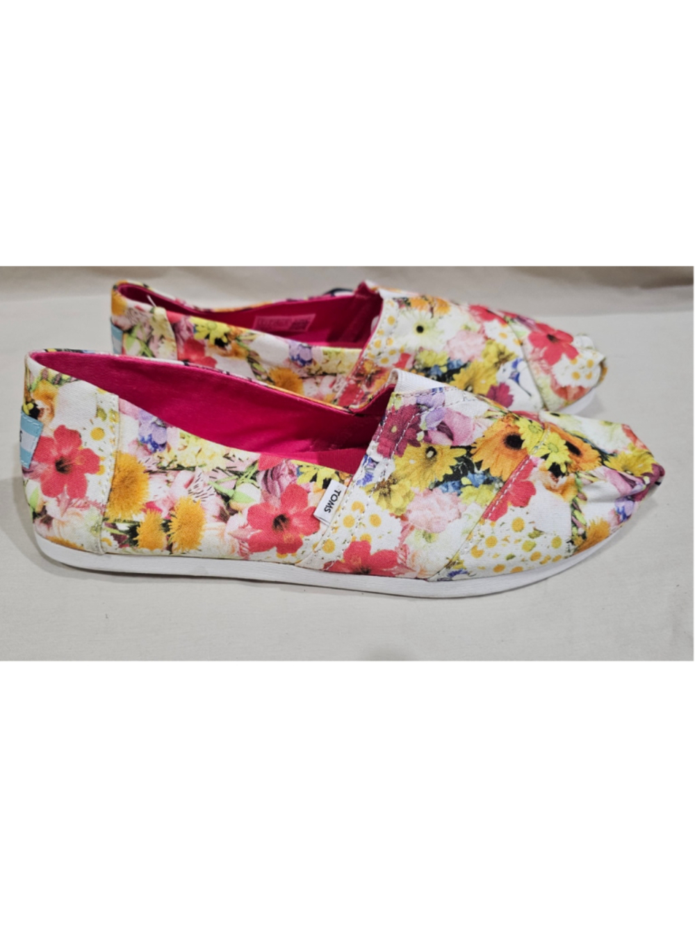 Toms Alpargata Flats, white Photoreal Floral Print, womens size 8